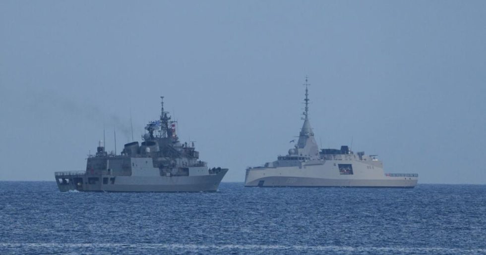 Σύμπλευση με την Ευρώπη ή παιχνίδια στη Μέση Ανατολή;